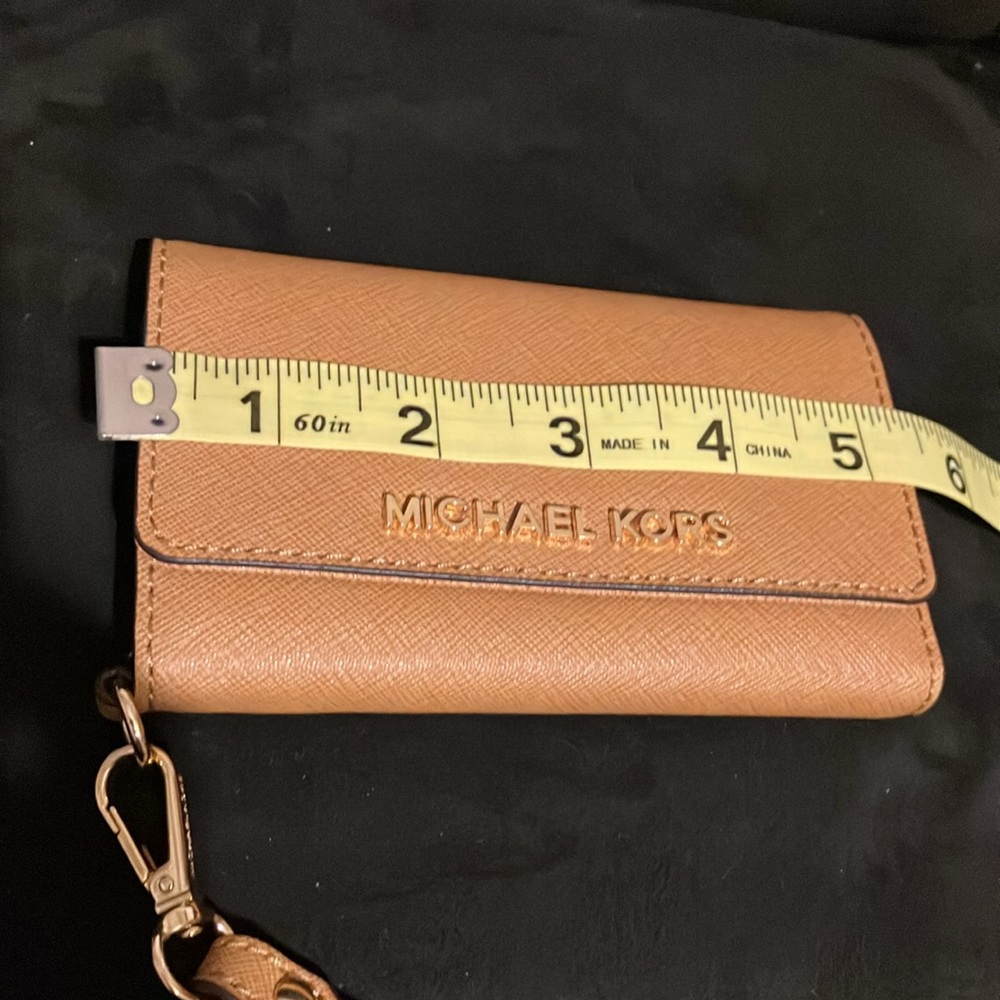 Michael Kors wristlet/phone case - Picture 16 of 17